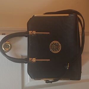 Elegant Black and Gold Satchel with Structured Design